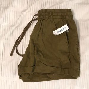 NWOT Army green Old Navy shorts